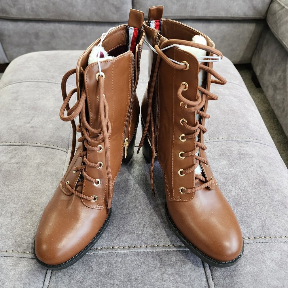 NEW Tommy Hilfiger Women's Sole Block Heel Platform Combat Boot Size 10M